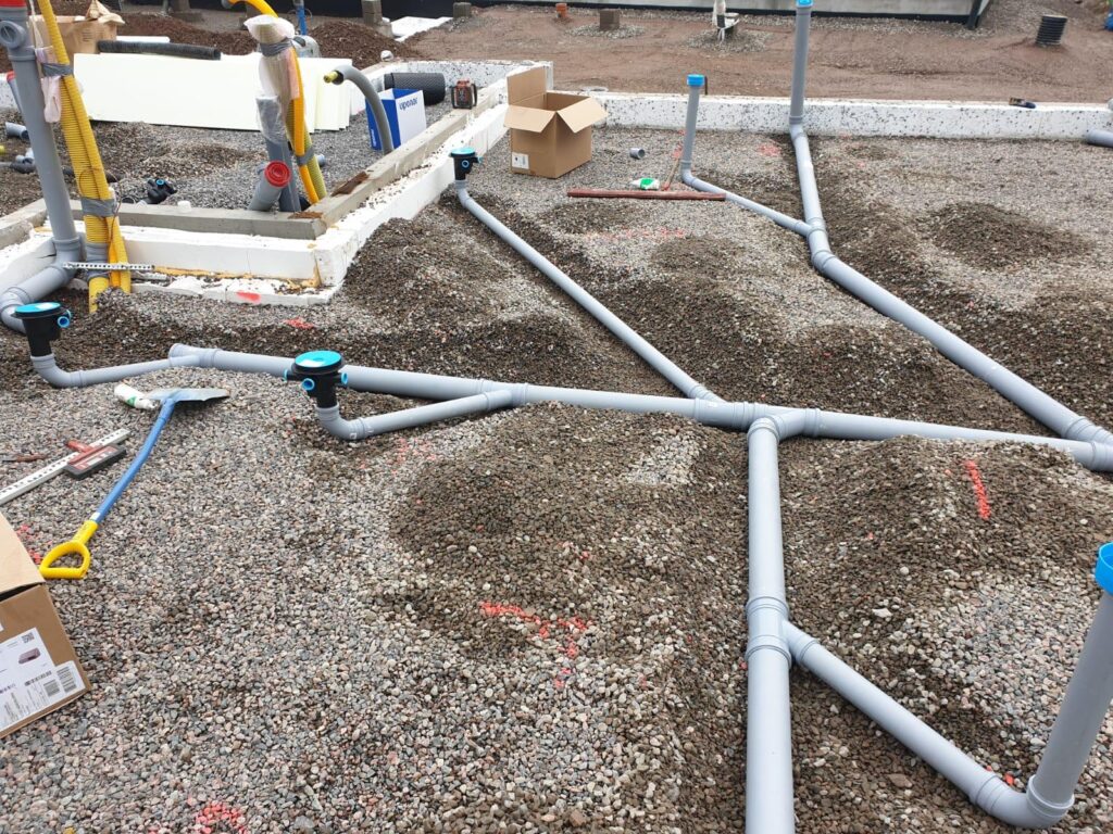 Putkihelmi Oy tekee viemäriasennuksia uudisrakennuksiin Uudenmaan alueella – LVI-urakointi ammattilaiselta.