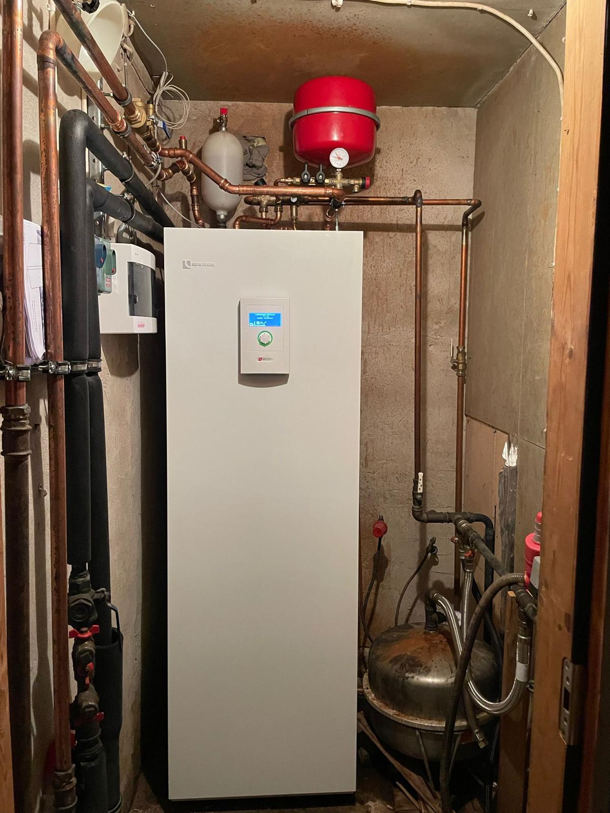 Maalämpöpumpun asennus omakotitaloon Uudellamaalla – Putkihelmi Oy